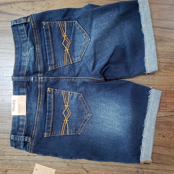 Mudd 3 Button Dark Blue Jean Shorts with Rolled Hem Girls Sz 12 - Picture 2 of 3